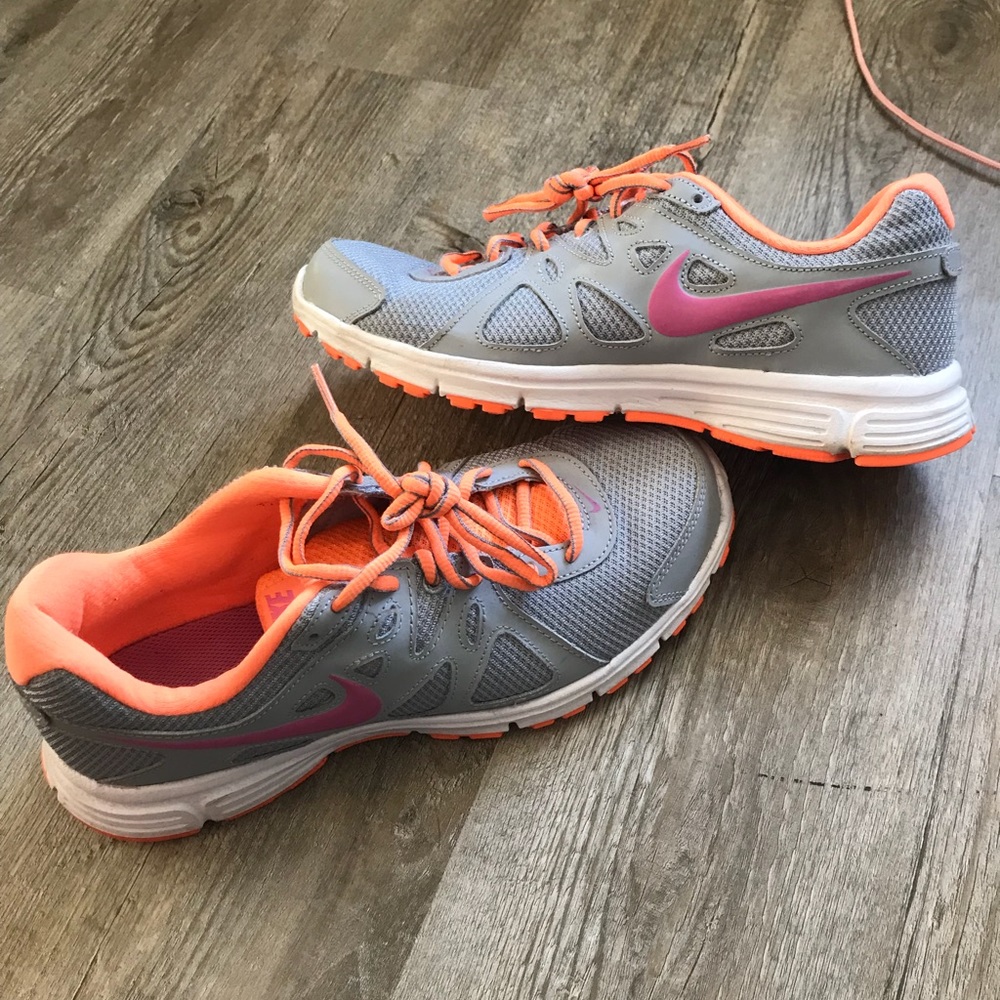 Women’s Nike sneakers worn once size 8